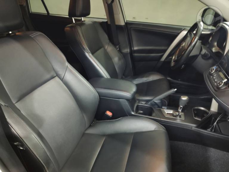 TOYOTA - RAV4 2.0 TOP 4X2 16V 4P AUTOMÁTICO - 2018/2018 - BRANCA - R$ 119.900,00
