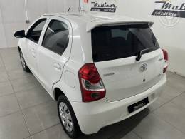 TOYOTA - ETIOS 1.3 X 16V FLEX 4P MANUAL - 2016/2017 - BRANCA - R$ 51.900,00