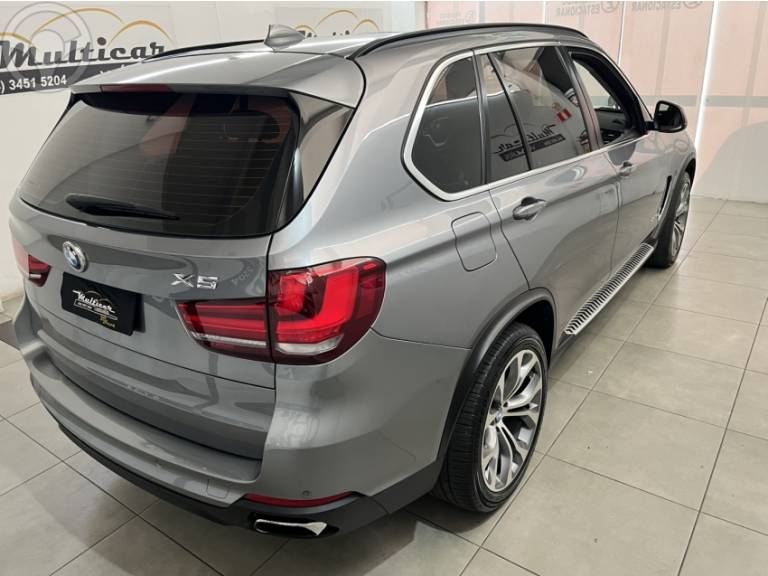 BMW - X5 3.0 4X4 30D I6 TURBO DIESEL 4P AUTOMÁTICO - 2018/2018 - CINZA - R$ 203.900,00