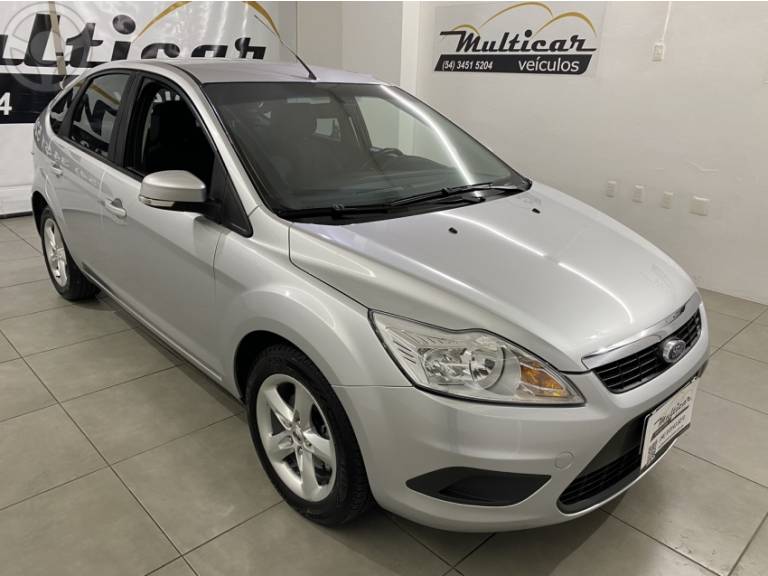 FORD - FOCUS 1.6 GLX 16V FLEX 4P MANUAL - 2010/2011 - PRATA - R$ 39.900,00