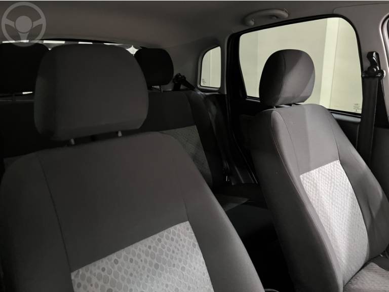 FORD - FIESTA 1.0 ROCAM HATCH 8V FLEX 4P MANUAL - 2013/2014 - PRETA - R$ 34.900,00