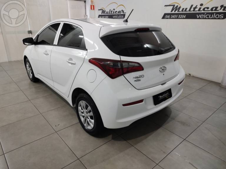 HYUNDAI - HB20 1.0 UNIQUE 12V FLEX 4P MANUAL - 2018/2019 - BRANCA - R$ 54.900,00