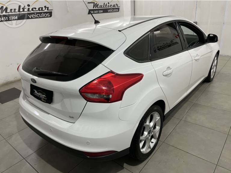 FORD - FOCUS 2.0 SE HATCH 16V FLEX 4P AUTO - 2016/2016 - BRANCA - R$ 59.500,00