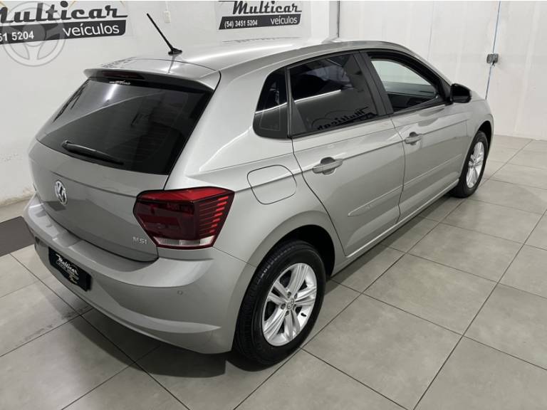 VOLKSWAGEN - POLO 1.6 MSI TOTAL FLEX MANUAL - 2021/2021 - PRATA - R$ 74.500,00