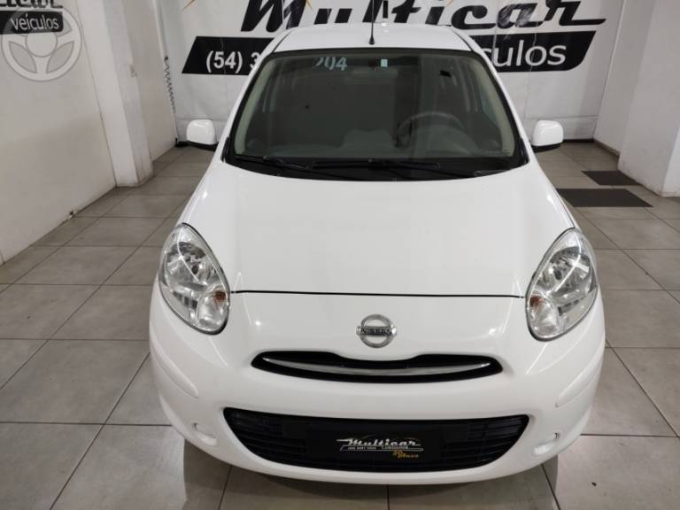 NISSAN - MARCH 1.0 S 16V FLEX 4P MANUAL - 2012/2013 - BRANCA - R$ 35.500,00