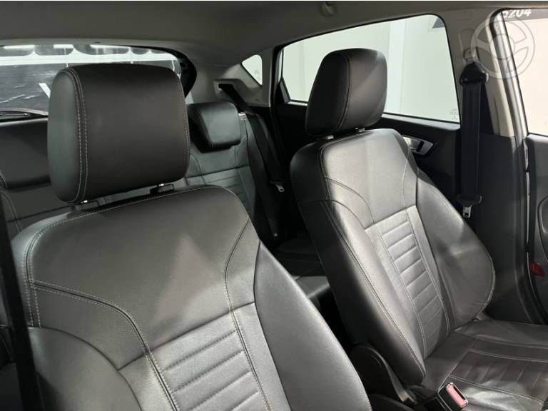FORD - FIESTA 1.6 TITANIUM HATCH 16V FLEX 4P AUTOMÁTICO - 2014/2015 - PRATA - R$ 48.900,00