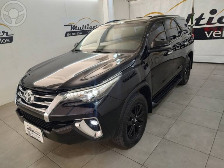 TOYOTA - HILUX SW4 2.8 SRX 4X4 7 LUGARES 16V TURBO INTERCOOLER DIESEL 4P AUTOMÁTICO - 2018/2018 - PRETA - R$ 229.900,00