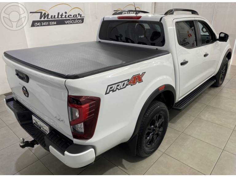 NISSAN - FRONTIER 2.3 PRO4X 4X4 CD BI-TURBO DIESEL 4P AUTOMÁTICO - 2022/2023 - BRANCA - R$ 227.900,00