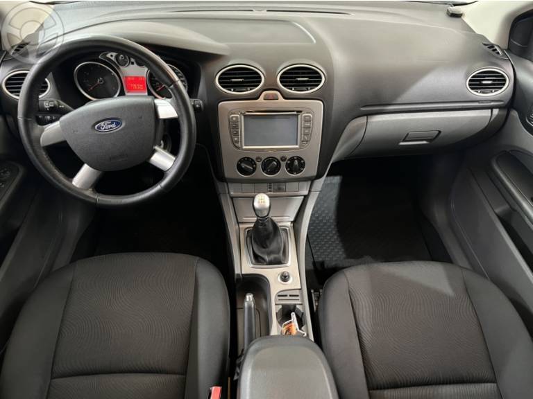 FORD - FOCUS 1.6 GLX 16V FLEX 4P MANUAL - 2011/2012 - PRATA - R$ 44.500,00