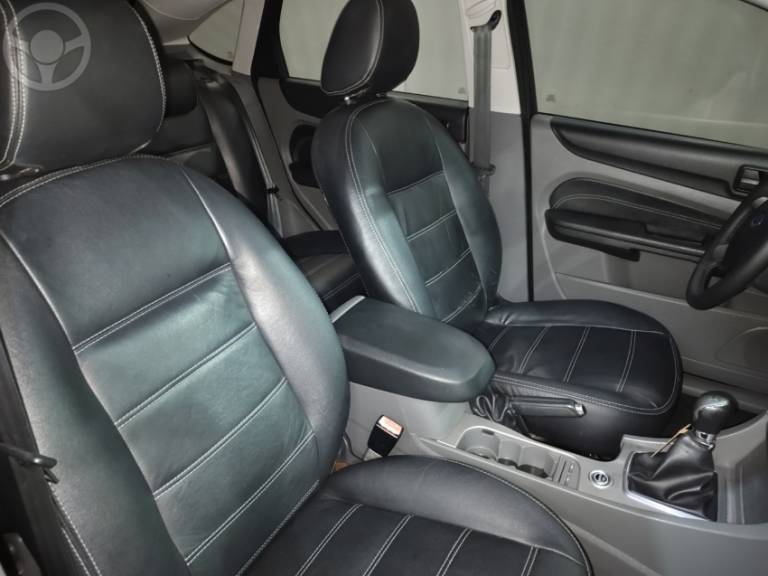 FORD - FOCUS 2.0 GLX 16V FLEX 4P MANUAL - 2011/2012 - PRETA - R$ 43.500,00