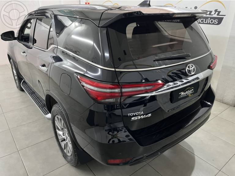TOYOTA - HILUX SW4 2.8 SRX 4X4 16V TURBO INTERCOOLER DIESEL 4P AUTOMÁTICO - 2021/2021 - PRETA - R$ 283.900,00