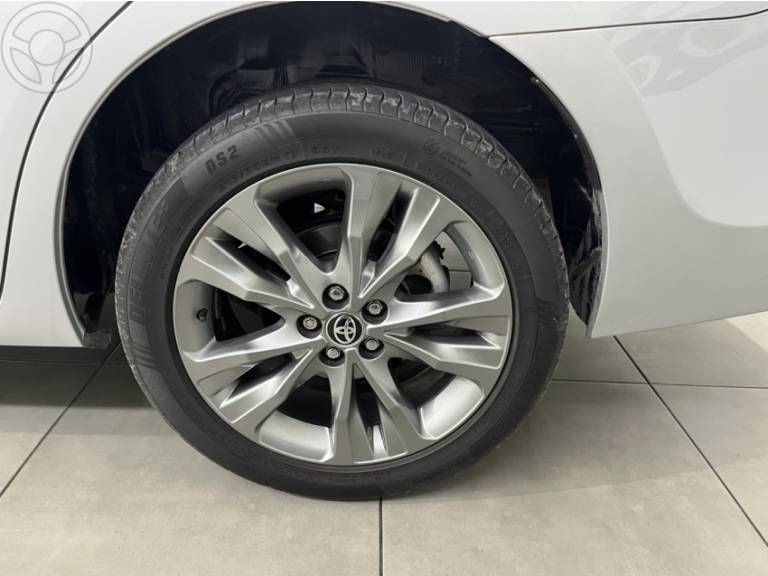 TOYOTA - COROLLA 2.0 XEI 16V FLEX 4P AUTOMÁTICO - 2019/2019 - PRATA - R$ 108.900,00