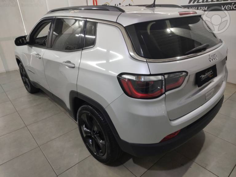 JEEP - COMPASS 2.0 16V FLEX LONGITUDE AUTOMÁTICO - 2017/2017 - PRATA - R$ 89.000,00