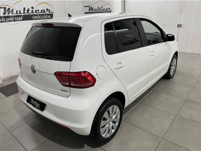 VOLKSWAGEN - FOX 1.6 MSI TRENDLINE 8V FLEX 4P MANUAL - 2016/2016 - BRANCA - R$ 51.900,00