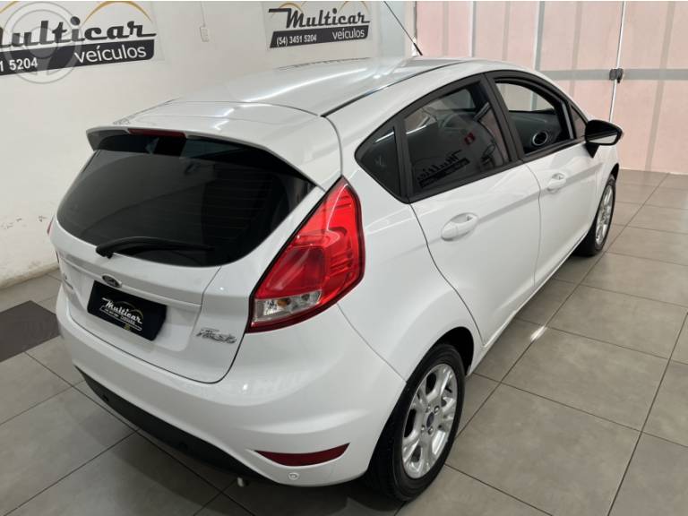 FORD - FIESTA 1.6 SE HATCH 16V FLEX 4P AUTOMÁTICO - 2015/2016 - BRANCA - R$ 54.500,00