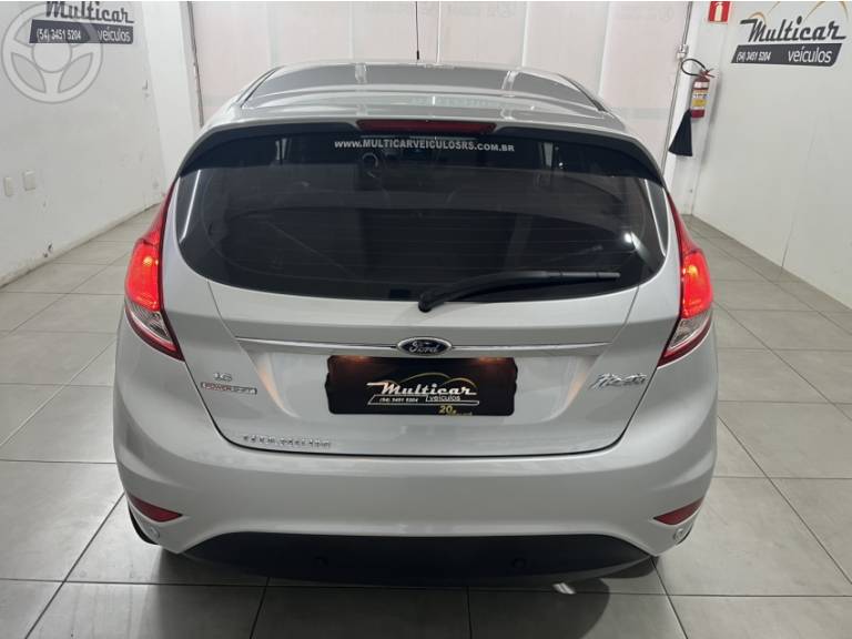 FORD - FIESTA 1.6 TITANIUM HATCH 16V FLEX 4P AUTOMÁTICO - 2015/2015 - PRATA - R$ 49.500,00
