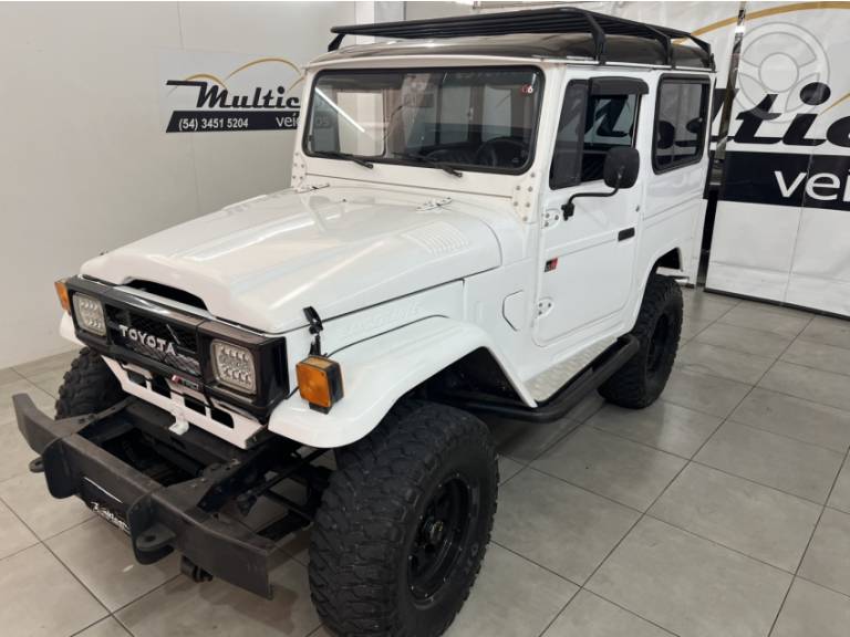 TOYOTA - BANDEIRANTE 4.0 OJ50LV-B 4X4 CHASSI LONGO DIESEL 2P MANUAL - 1991/1991 - BRANCA - R$ 99.000,00