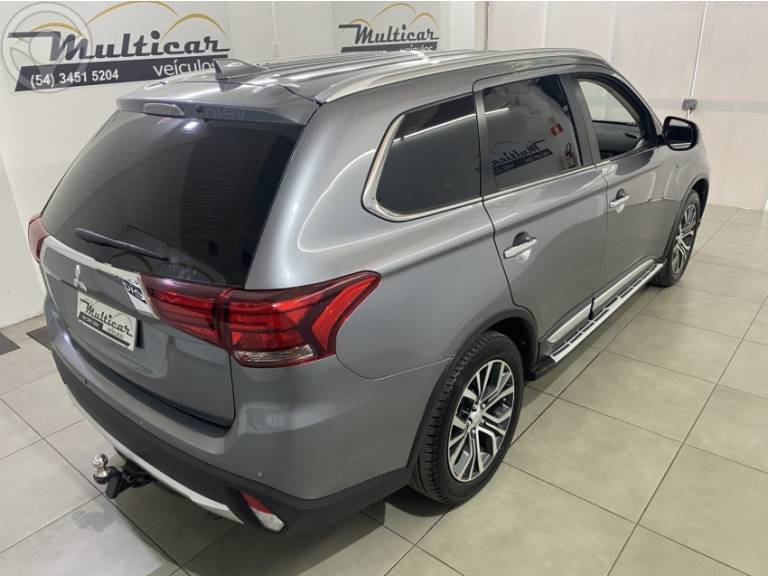 MITSUBISHI - OUTLANDER 3.0 GT 4X4 V6 24V 4P AUTOMÁTICO - 2018/2018 - CINZA - R$ 122.000,00