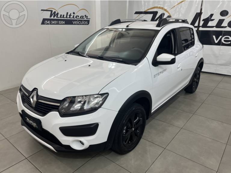 RENAULT - SANDERO 1.6 STEPWAY 16V FLEX 4P MANUAL - 2017/2018 - BRANCA - R$ 53.900,00