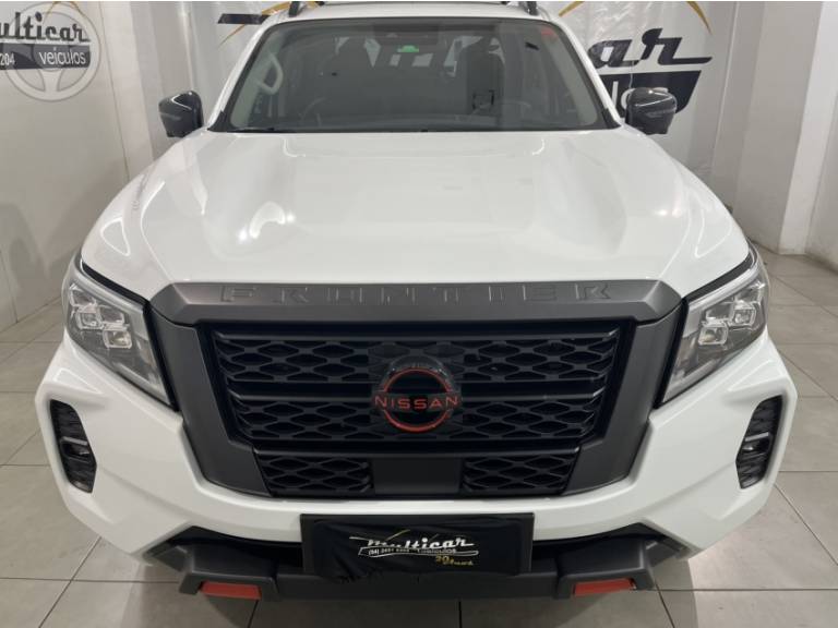 NISSAN - FRONTIER 2.3 PRO4X 4X4 CD BI-TURBO DIESEL 4P AUTOMÁTICO - 2023/2024 - BRANCA - R$ 234.900,00