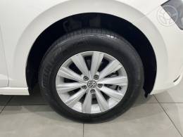 VOLKSWAGEN - VIRTUS 1.0 200 TSI COMFORTLINE AUTOMÁTICO - 2021/2022 - BRANCA - R$ 88.900,00
