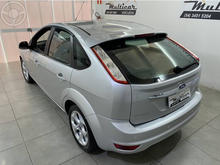 FORD - FOCUS 2.0 TITANIUM HATCH 16V FLEX 4P AUTOMÁTICO - 2012/2013 - PRATA - R$ 50.000,00