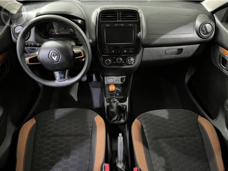 RENAULT - KWID 1.0 12V OUTSIDER FLEX 4P MANUAL - 2021/2022 - PRETA - R$ 52.500,00