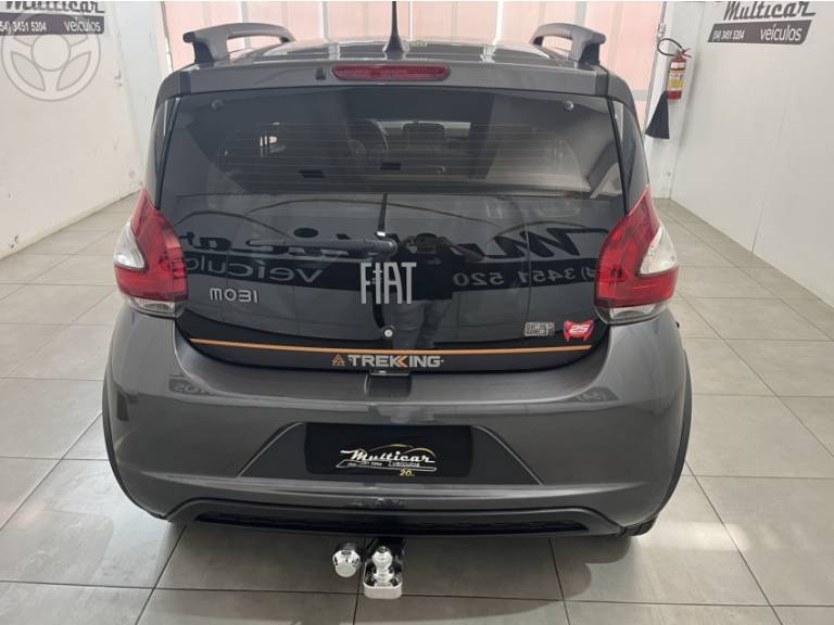 FIAT - MOBI 1.0 TREKKING 8V FLEX 4P MANUAL - 2023/2024 - CINZA - R$ 63.900,00