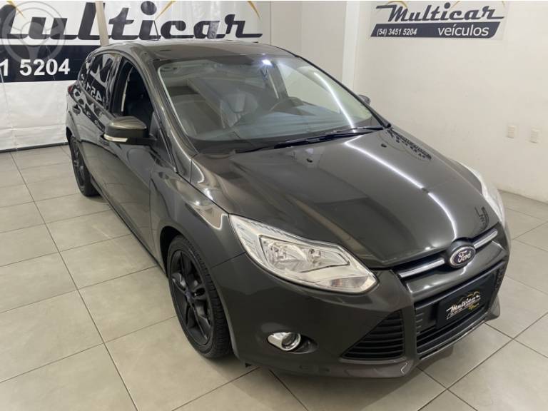 FORD - FOCUS 2.0 SE HATCH 16V FLEX 4P AUTO - 2013/2014 - CINZA - R$ 54.500,00