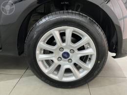 FORD - FIESTA 1.0 ROCAM HATCH 8V FLEX 4P MANUAL - 2013/2014 - PRETA - R$ 34.900,00