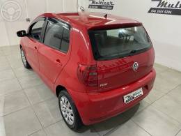 VOLKSWAGEN - FOX 1.0 MI 8V FLEX 4P MANUAL - 2013/2014 - VERMELHA - R$ 42.900,00