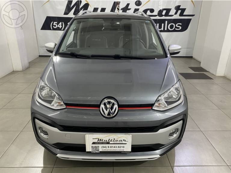 VOLKSWAGEN - CROSS UP 1.0 TSI 12V FLEX 4P MANUAL - 2017/2018 - CINZA - R$ 64.500,00