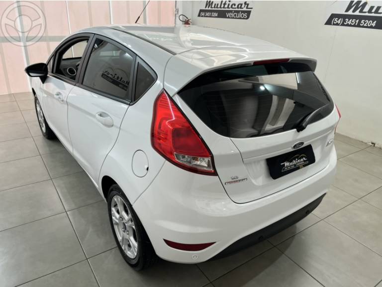 FORD - FIESTA 1.6 SE HATCH 16V FLEX 4P AUTOMÁTICO - 2015/2016 - BRANCA - R$ 54.500,00