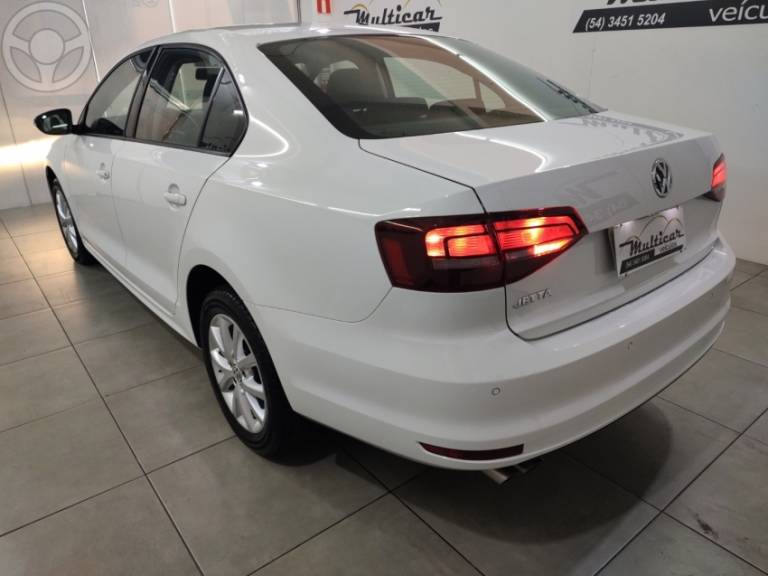 VOLKSWAGEN - JETTA 2.0 TRENDLINE FLEX 4P TIPTRONIC - 2015/2016 - BRANCA - R$ 71.900,00