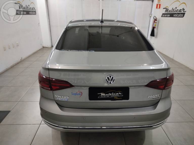 VOLKSWAGEN - VIRTUS 1.0 200 TSI HIGHLINE AUTOMÁTICO - 2018/2019 - PRATA - R$ 87.900,00
