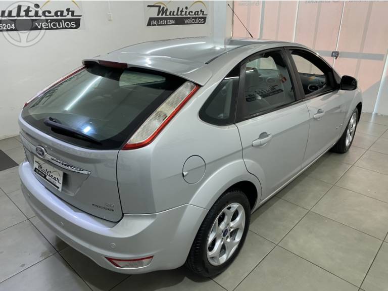 FORD - FOCUS 2.0 TITANIUM HATCH 16V FLEX 4P AUTOMÁTICO - 2012/2013 - PRATA - R$ 50.000,00