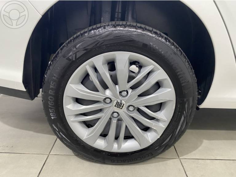 FIAT - CRONOS 1.3 DRIVE FLEX 4P AUTOMÁTICO - 2023/2024 - BRANCA - R$ 91.900,00