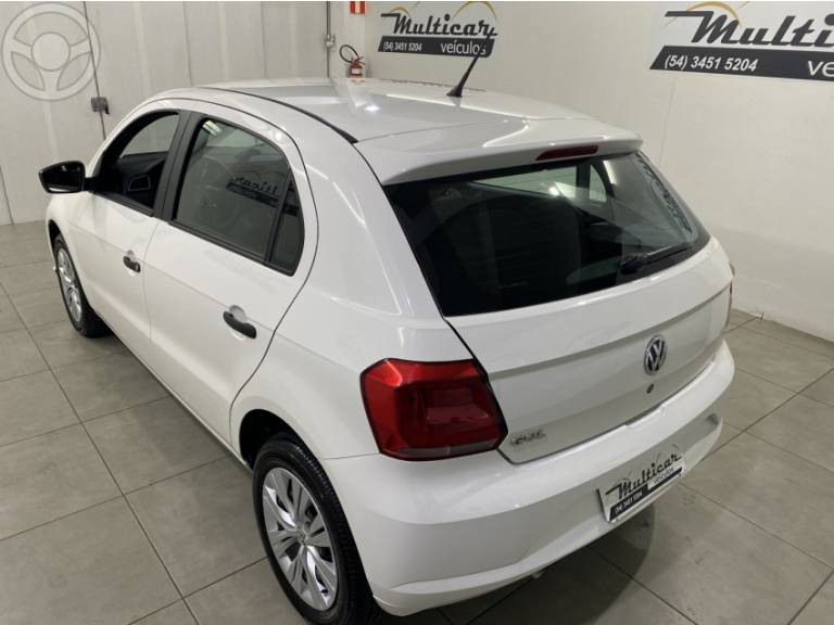 VOLKSWAGEN - GOL 1.6 MSI 8V TOTALFLEX 4P MANUAL - 2018/2019 - BRANCA - R$ 53.900,00