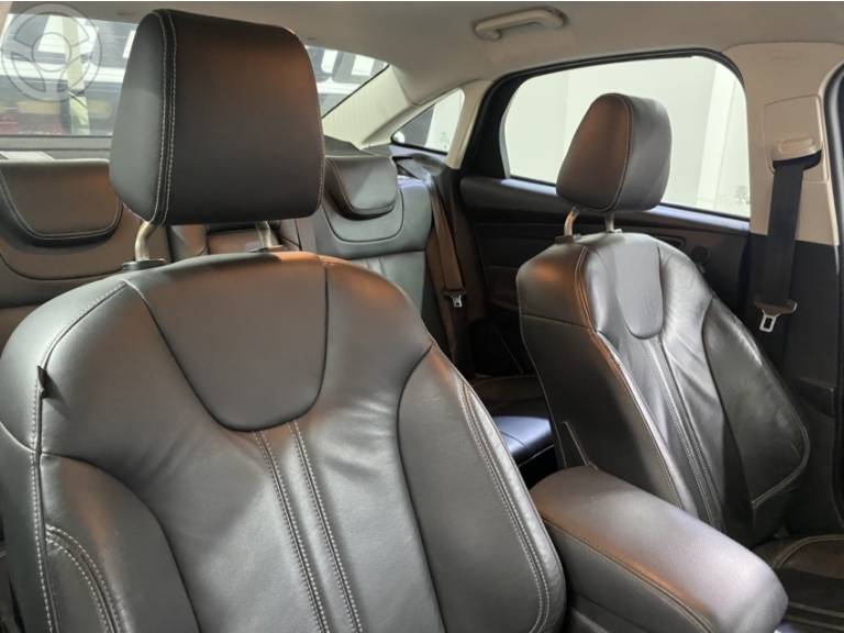 FORD - FOCUS 2.0 TITANIUM SEDAN 16V FLEX 4P AUTOMÁTICO - 2014/2014 - BRANCA - R$ 58.000,00