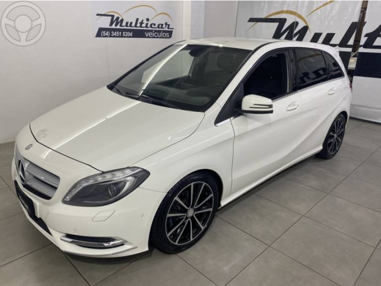 MERCEDES-BENZ - B 200 1.6 SPORT TURBO 4P AUTOMÁTICO - 2013/2014 - BRANCA - R$ 69.900,00