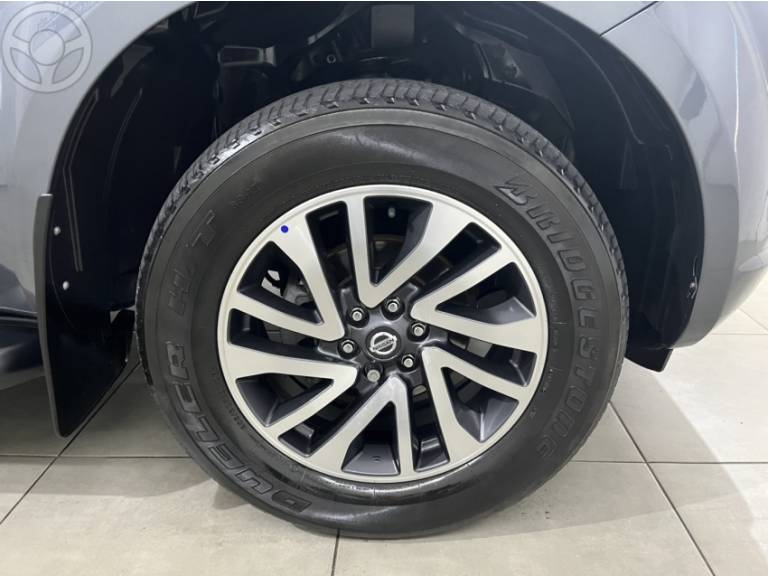 NISSAN - FRONTIER 2.3 LE 4X4 CD BI TURBO DIESEL 4P AUTOMÁTICO - 2019/2019 - CINZA - R$ 149.900,00
