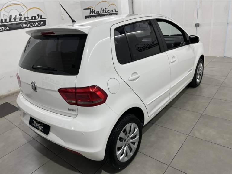 VOLKSWAGEN - FOX 1.6 MSI COMFORTLINE 8V FLEX 4P MANUAL - 2015/2015 - BRANCA - R$ 49.900,00