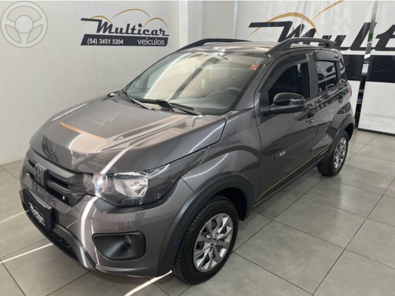 FIAT - MOBI 1.0 TREKKING 8V FLEX 4P MANUAL - 2023/2024 - CINZA - R$ 63.900,00