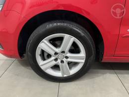 VOLKSWAGEN - FOX 1.6 MSI COMFORTLINE 8V FLEX 4P MANUAL - 2015/2016 - VERMELHA - R$ 51.900,00