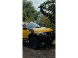 MITSUBISHI - L200 TRITON 2.4 GLS SAVANA 4X4 DIESEL 4P AUTOMÁTICO - 2022/2023 - AMARELA - R$ 155.000,00