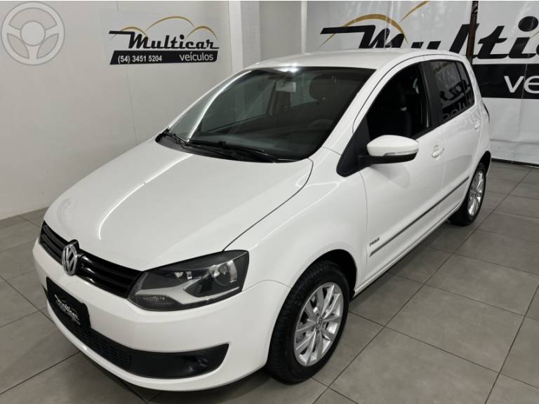 VOLKSWAGEN - FOX 1.6 MI PRIME 8V FLEX 4P MANUAL - 2012/2013 - BRANCA - R$ 42.500,00