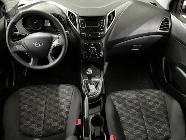 HYUNDAI - HB20 1.6 COMFORT PLUS 16V FLEX 4P MANUAL - 2018/2019 - BRANCA - R$ 63.900,00