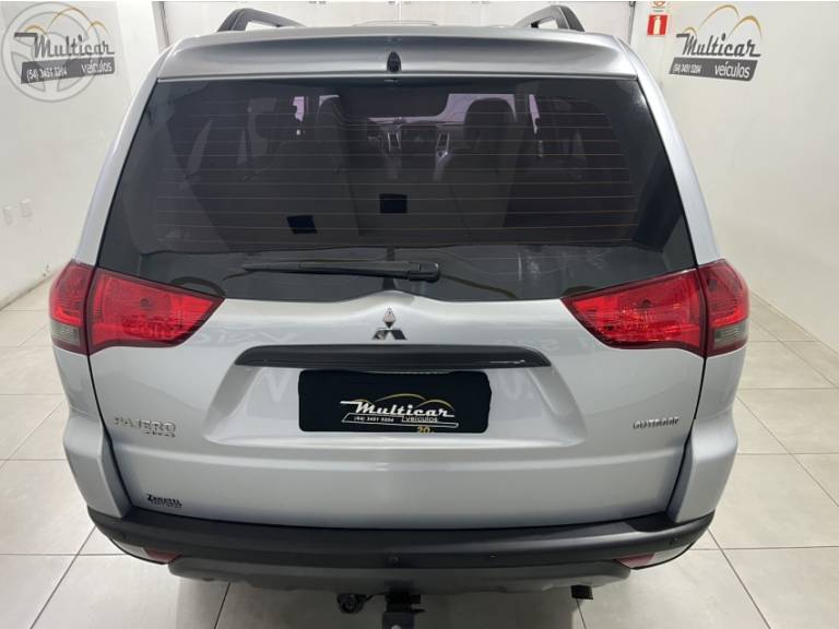MITSUBISHI - PAJERO 3.2 OUTDOOR 4X4 5 LUGARES 16V TURBO INTERCOOLER DIESEL 4P AUTOMÁTICO - 2016/2017 - PRATA - R$ 129.000,00