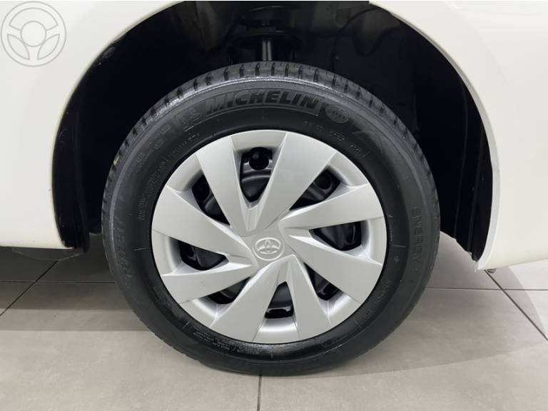 TOYOTA - ETIOS 1.3 X 16V FLEX 4P MANUAL - 2016/2017 - BRANCA - R$ 53.900,00