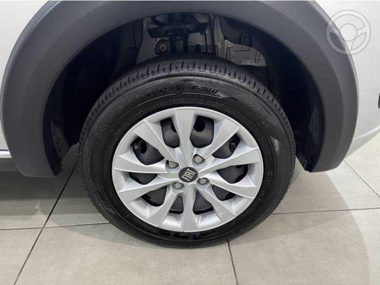 FIAT - MOBI 1.0 8V EVO FLEX LIKE. MANUAL - 2021/2022 - PRATA - R$ 49.900,00